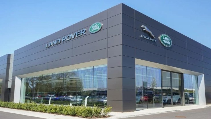Concessionários da JLR possuem alas separadas para Jaguar e Land Rover
