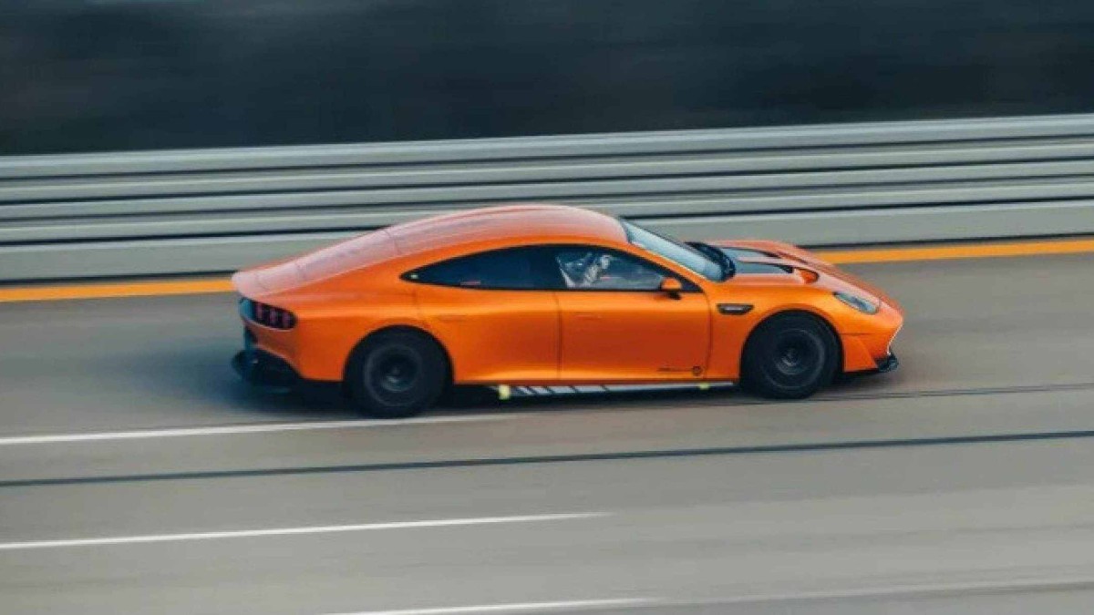 Mercedes-AMG GT XX atingiu uma média de 300 km/h 
