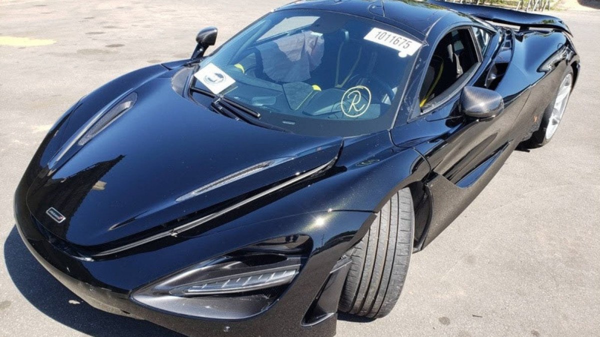 Mclaren 720S vai a leilão