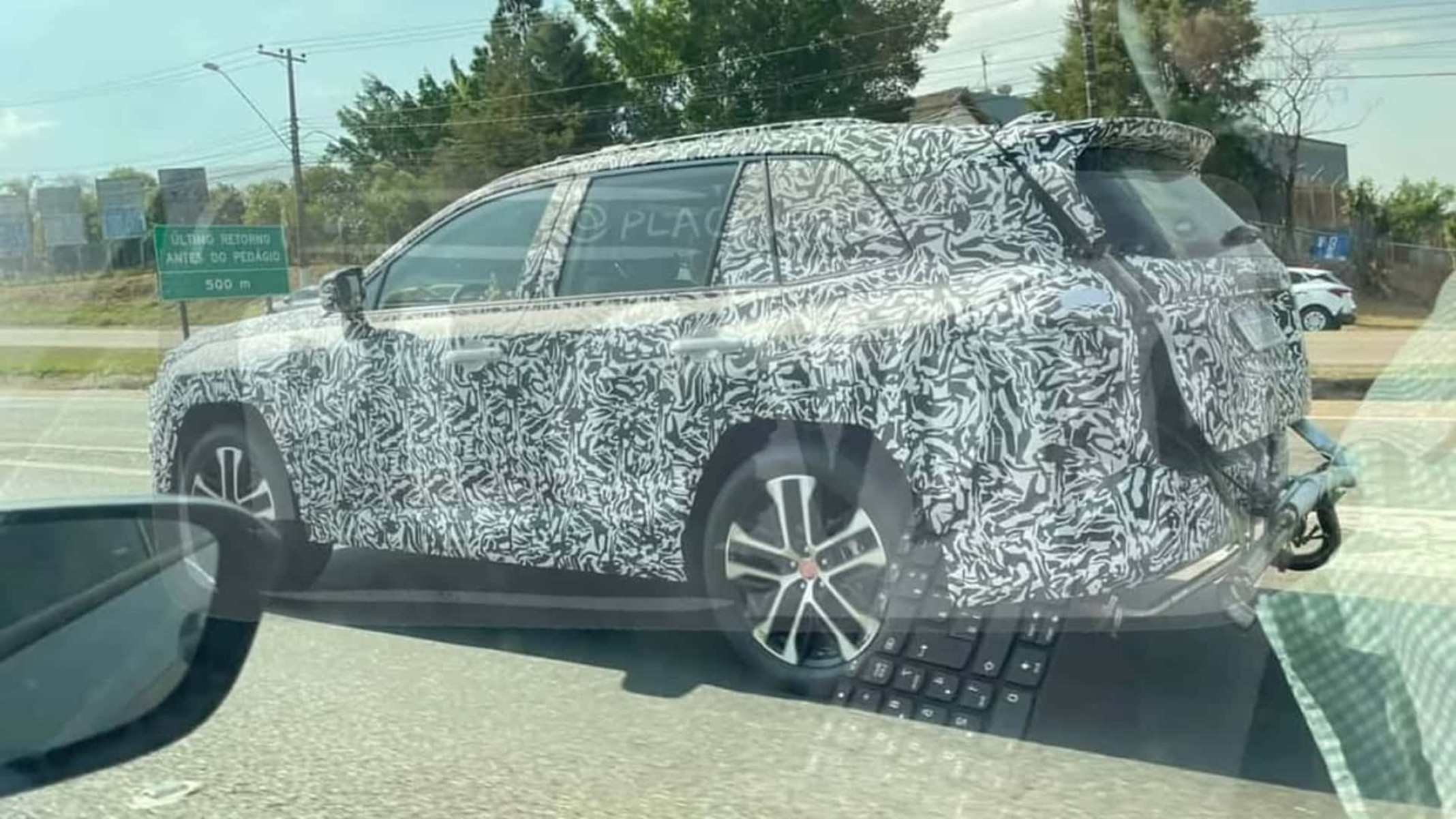 Nova geração do RAV4 em teste no interior de SP