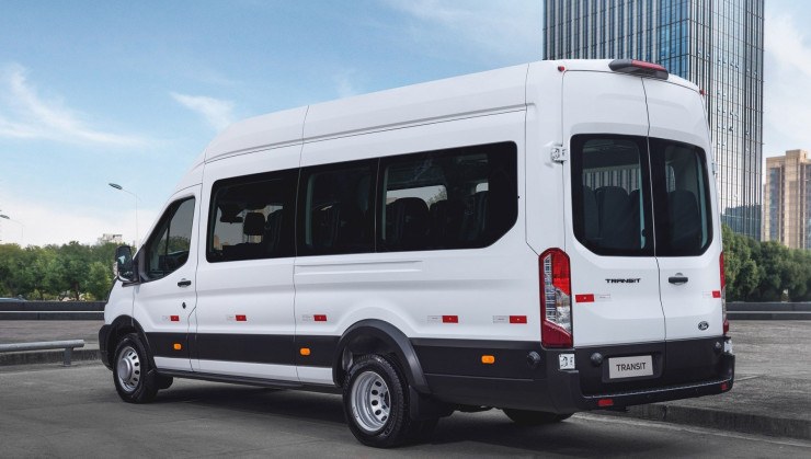 Transit é formada pelas versões minibus, furgão, chassi, vidrada e a elétrica E-Transit na América do Sul
 -  (crédito: Divulgação/Ford)
