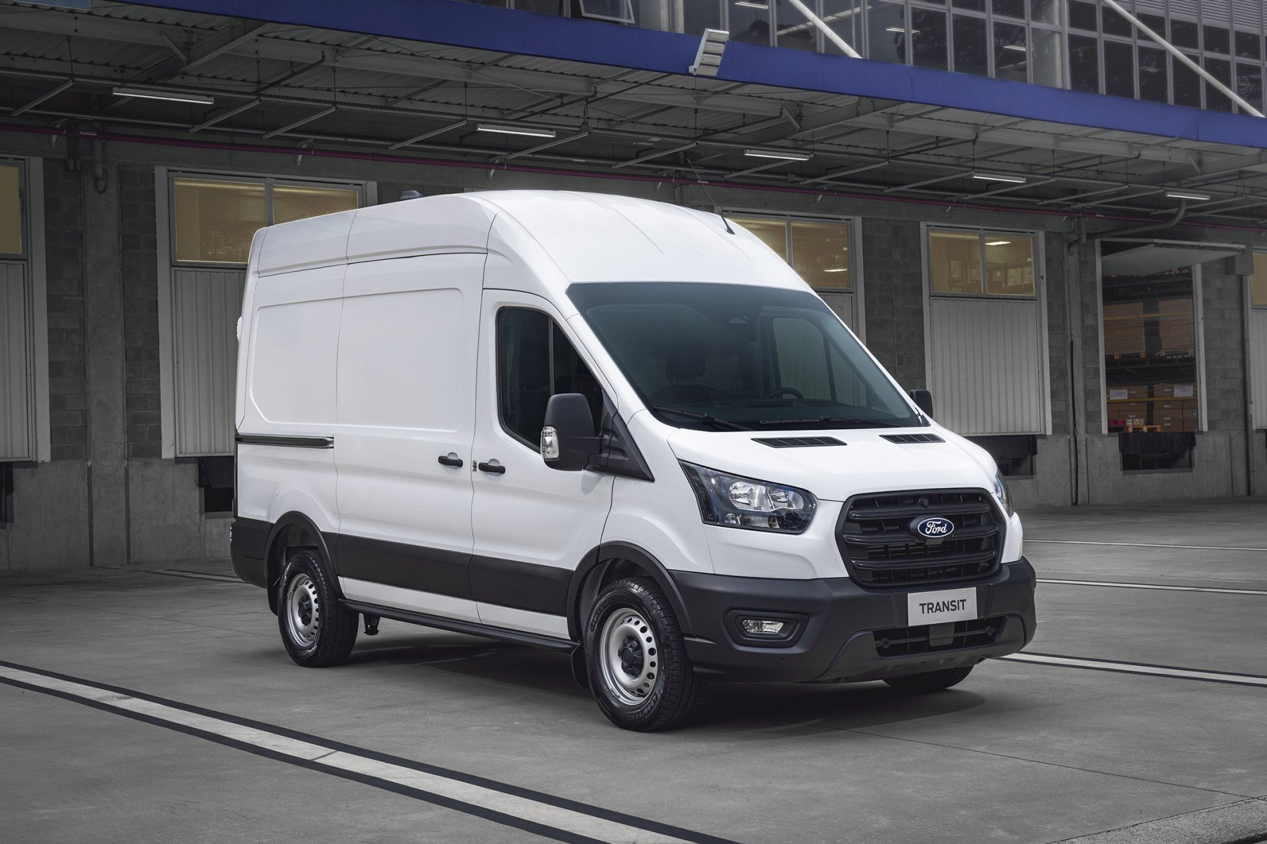 Ford Transit está completando 60 anos de história