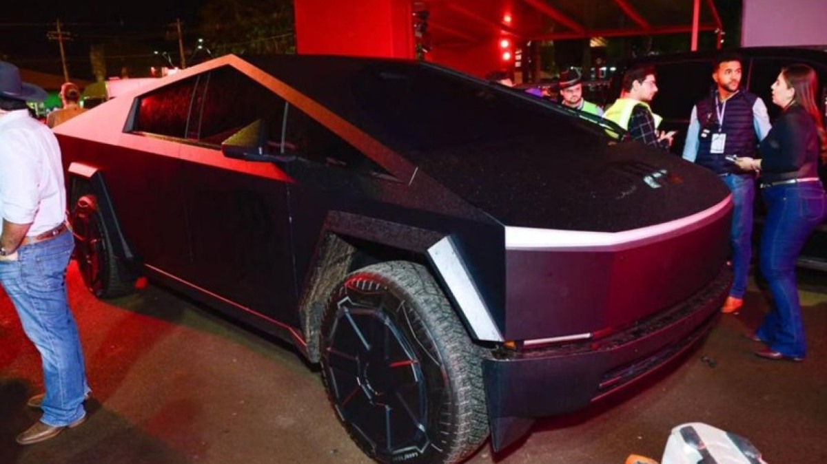 Tesla Cybertruck Cyberbeast comprada por Zezé Di Camargo