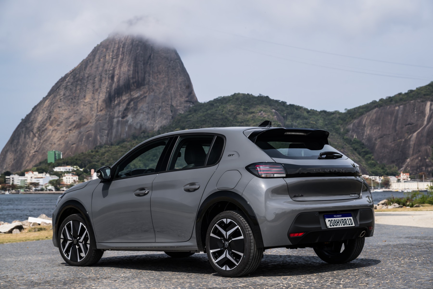 208 Hybrid 2026
