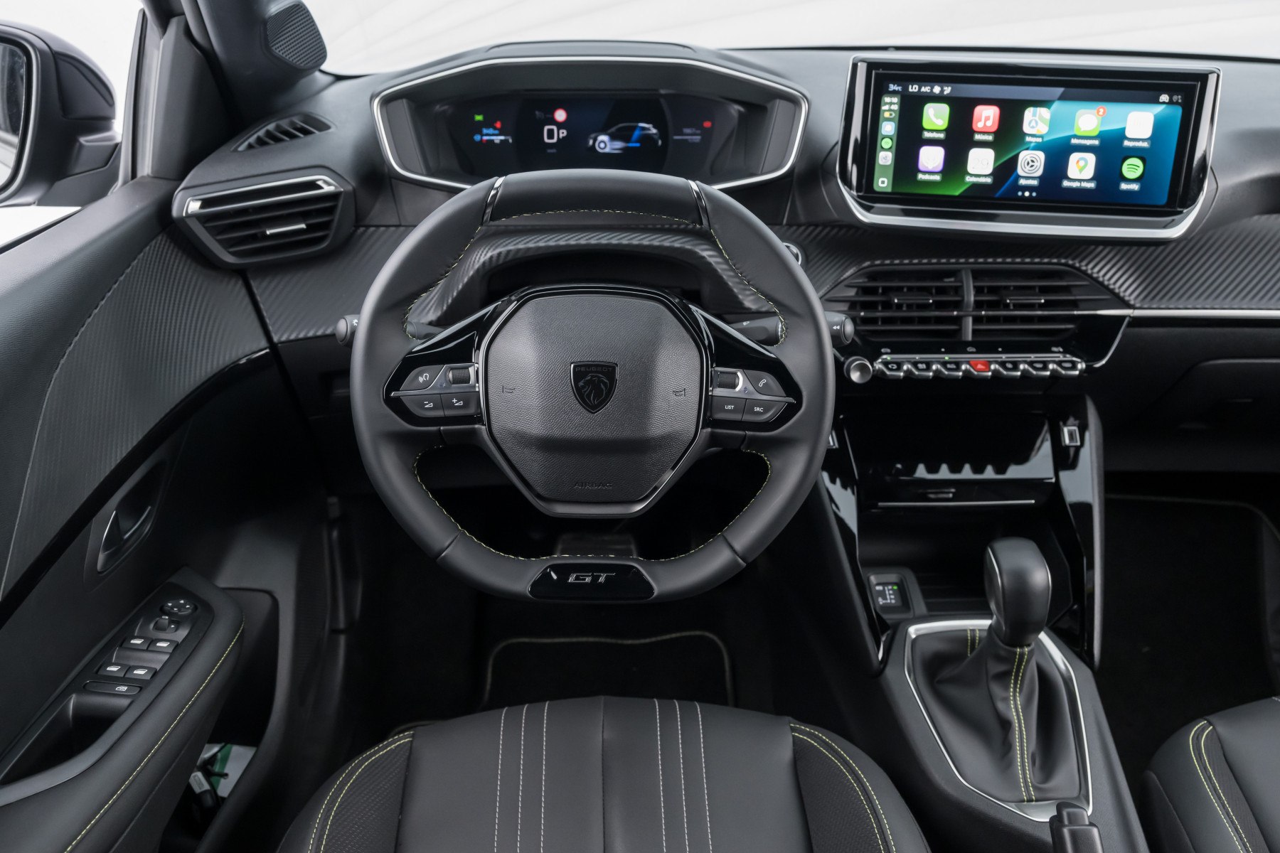 Interior de ambos os modelos, 208 e 2008 GT T200 Hybrid AT