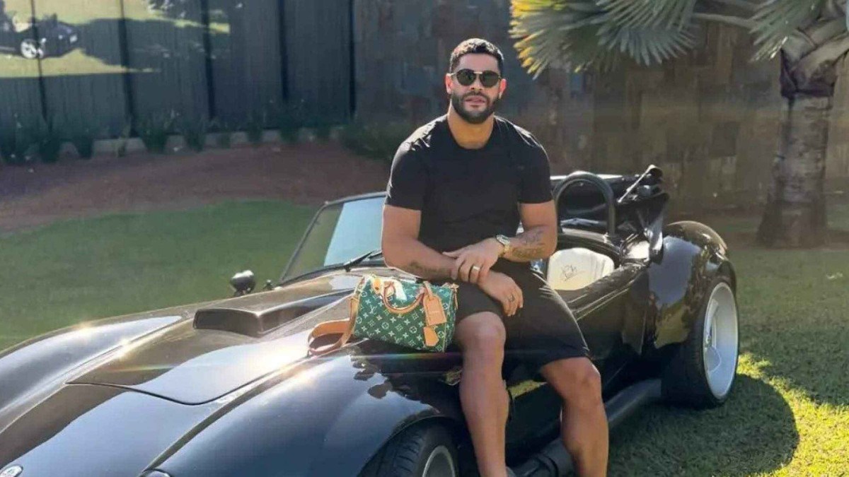 Hulk exibe seu Shelby Cobra produzido por Tarso Marques
