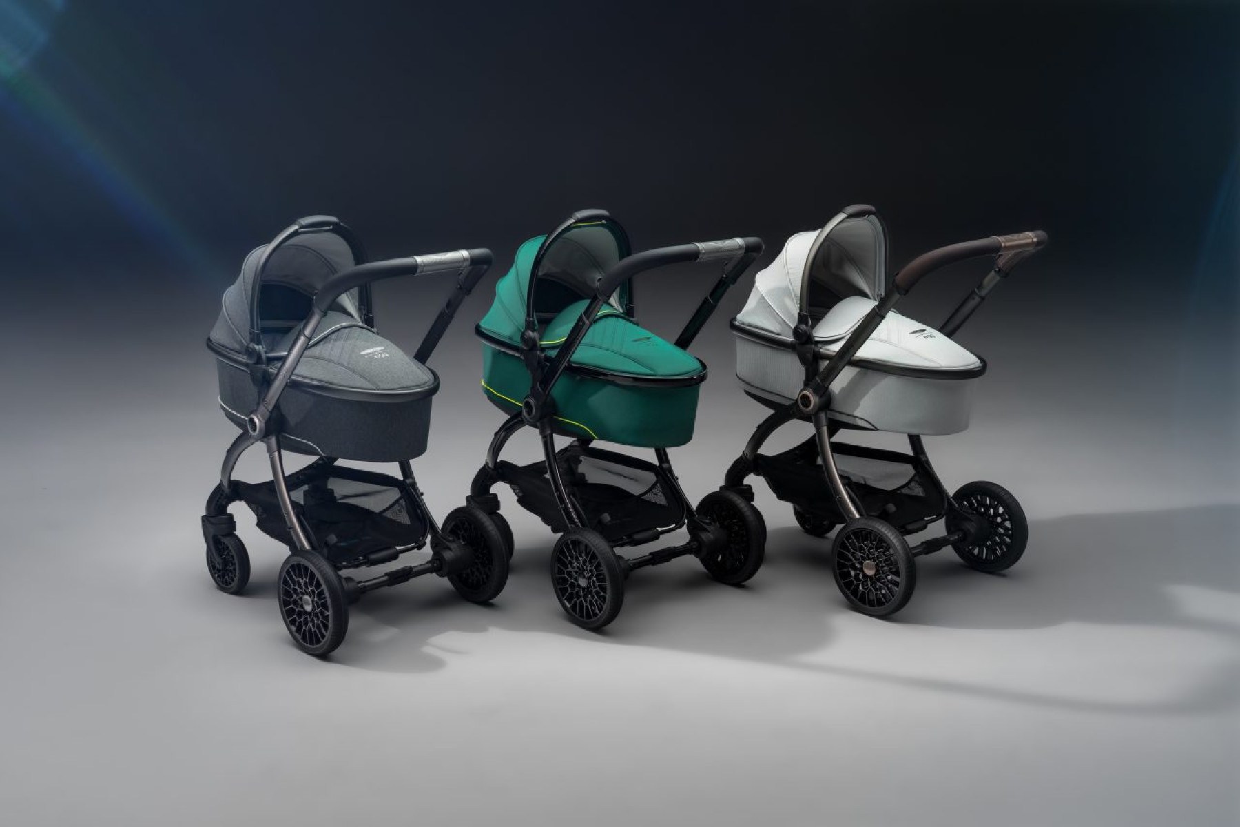 Aston Martin lança linha de carrinhos de bebê de luxo