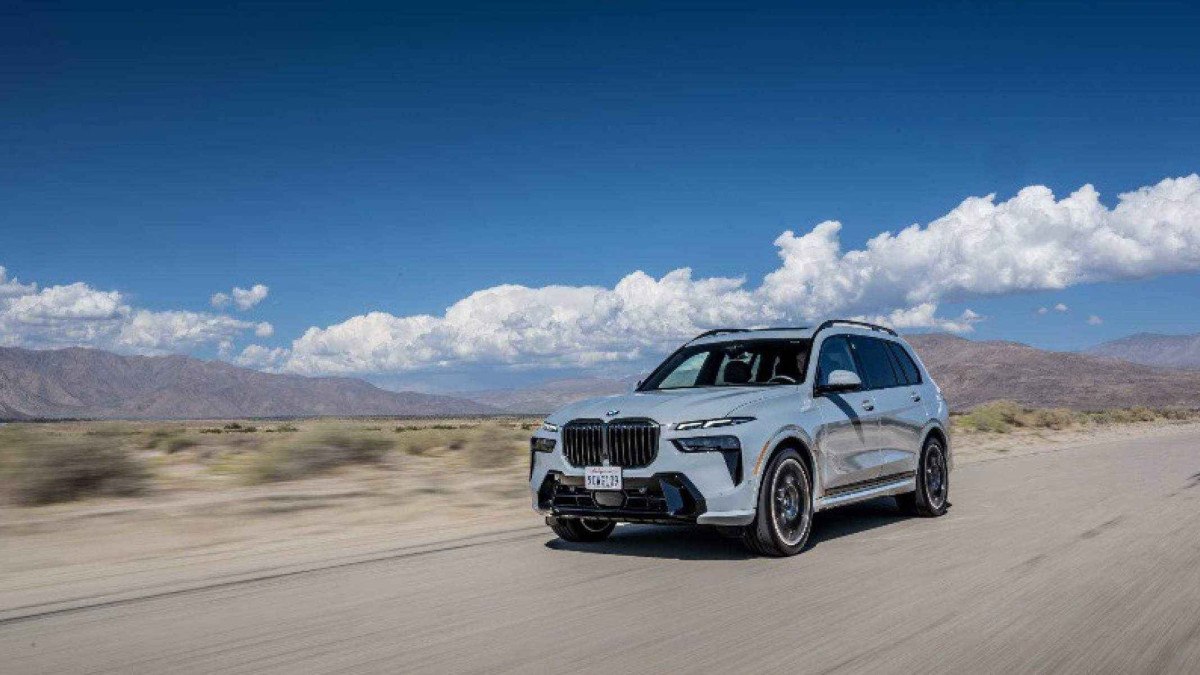 BMW X7 xDrive 40i M Sport visto de frente