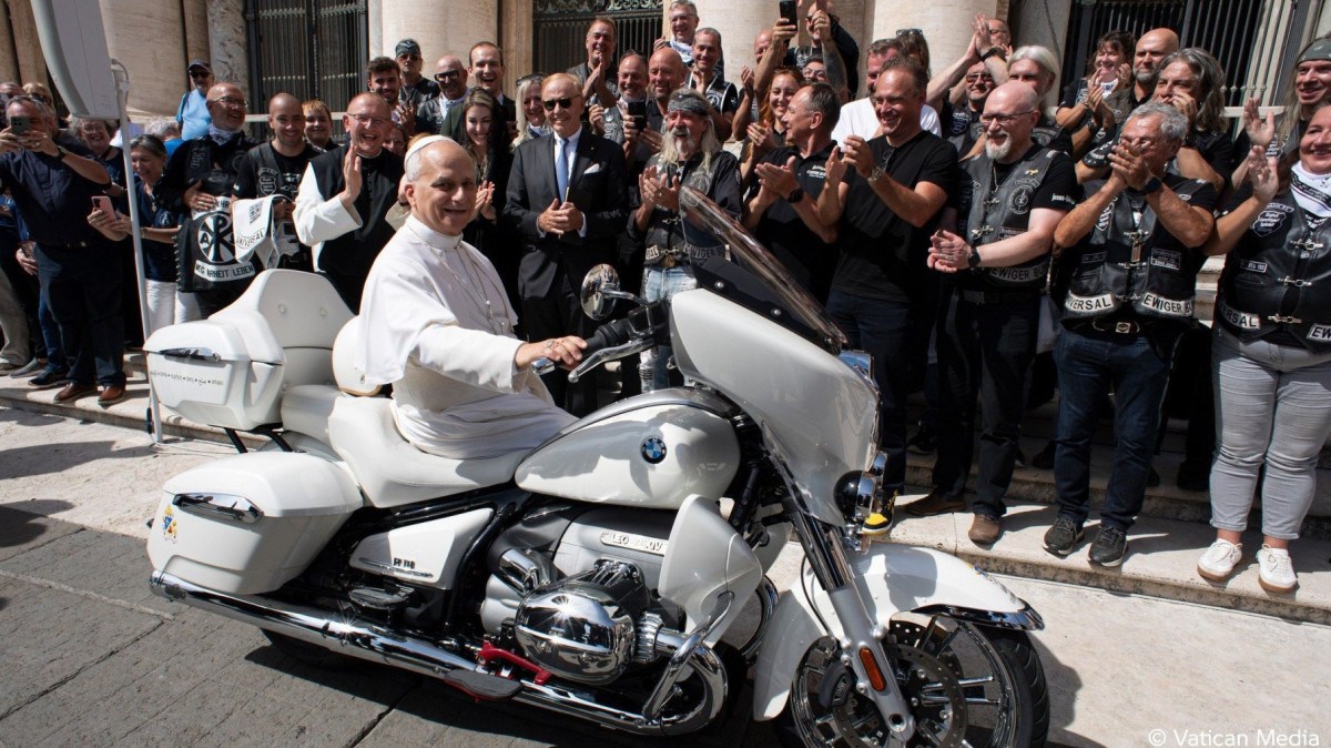 Papa Leo XIV e a BMW R18 abençoada