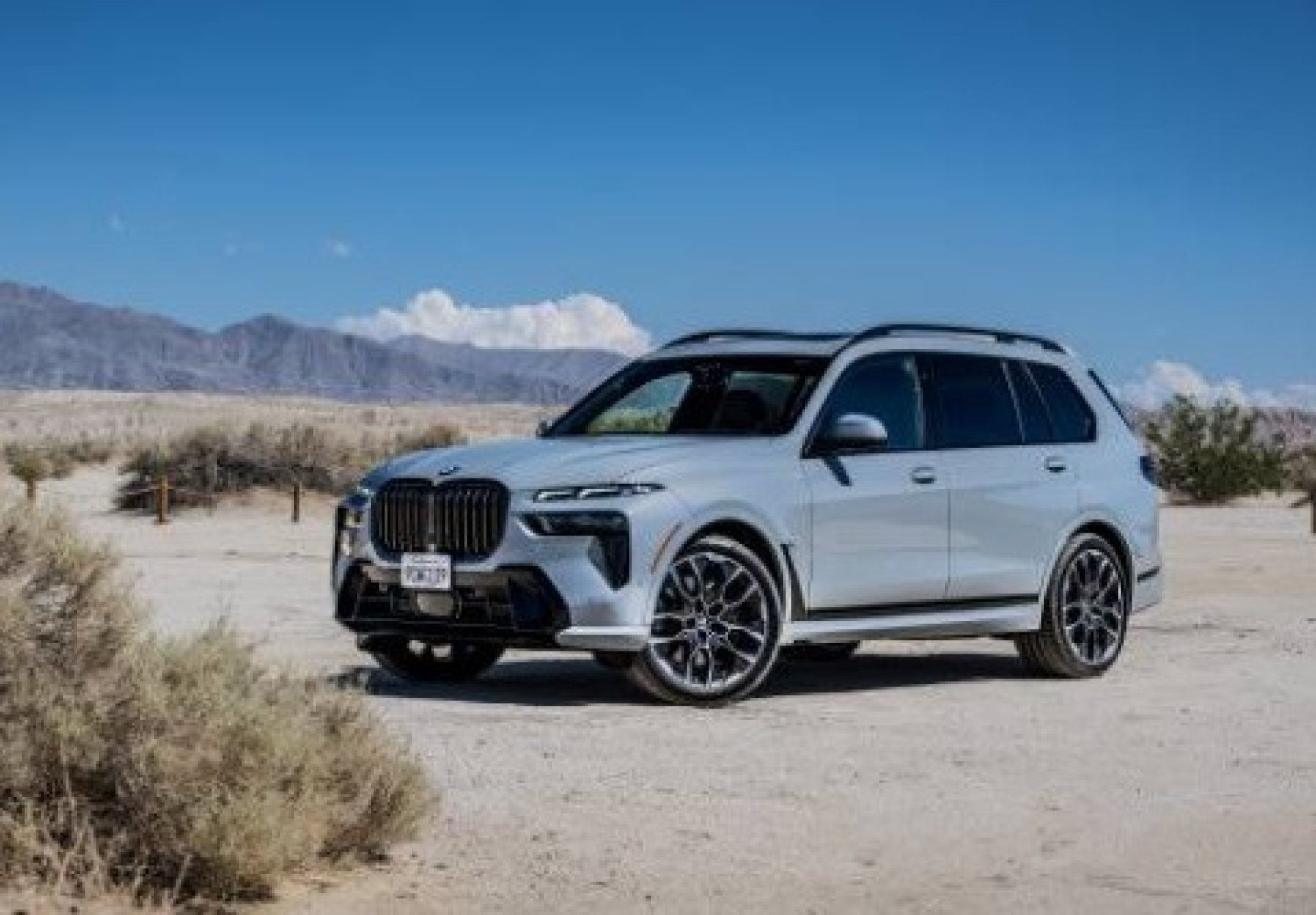 BMW X7 xDrive 40i M Sport tem motorização híbrida leve 