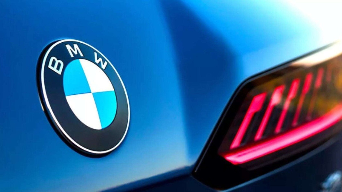 Novo logotipo da BMW foi apresentado no Salão do Automóvel de Munique