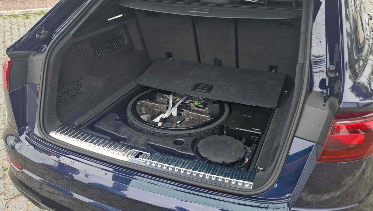 Audi Q8 Performance Black porta-malas