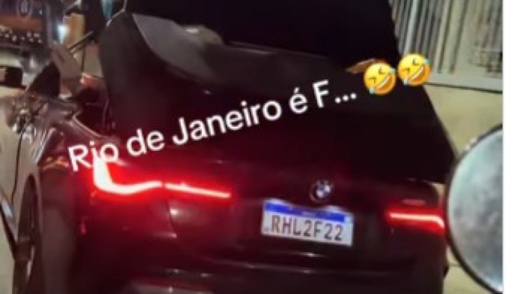 Video viral nas redes mostra esportivo conversível de 300 mil em uso inusitado -  (crédito: Reprodução/Redes sociais)