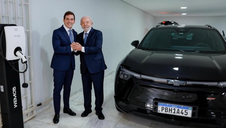 Presidente Lula recebeu quatro unidades do Chevrolet Blazer EV -  (crédito: Reprodução/Instagram)