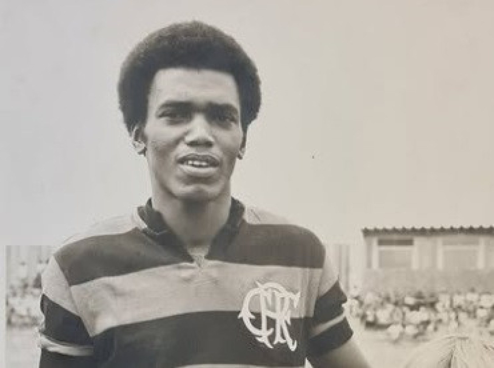 Júnior Brasília posa com a camisa do Flamengo