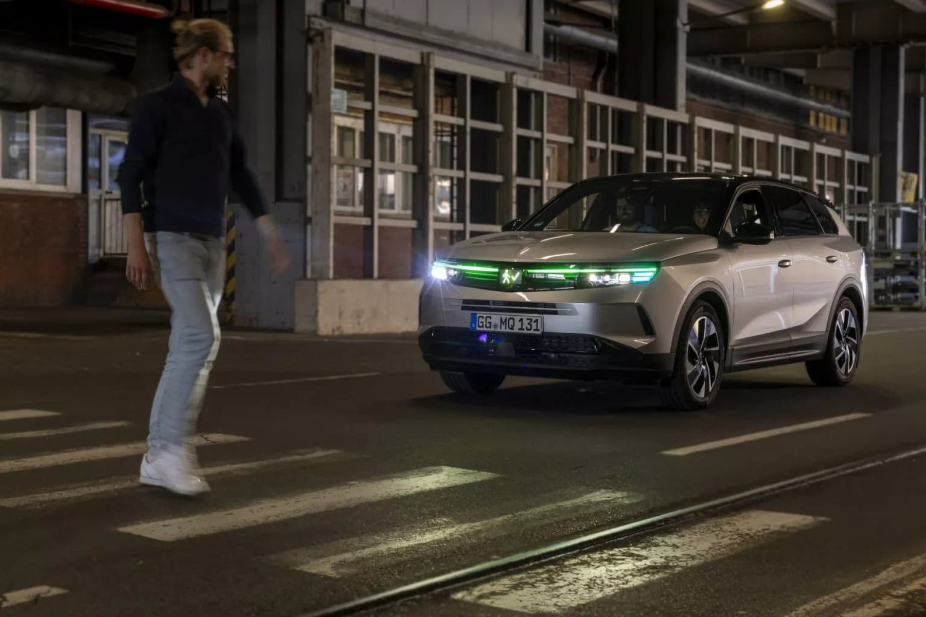 Stellantis apresenta SUV que aumenta a segurança de pedestres