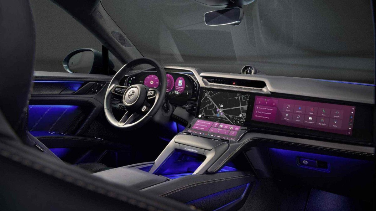 Interior Porsche Cayenne EV exagera nas telas 