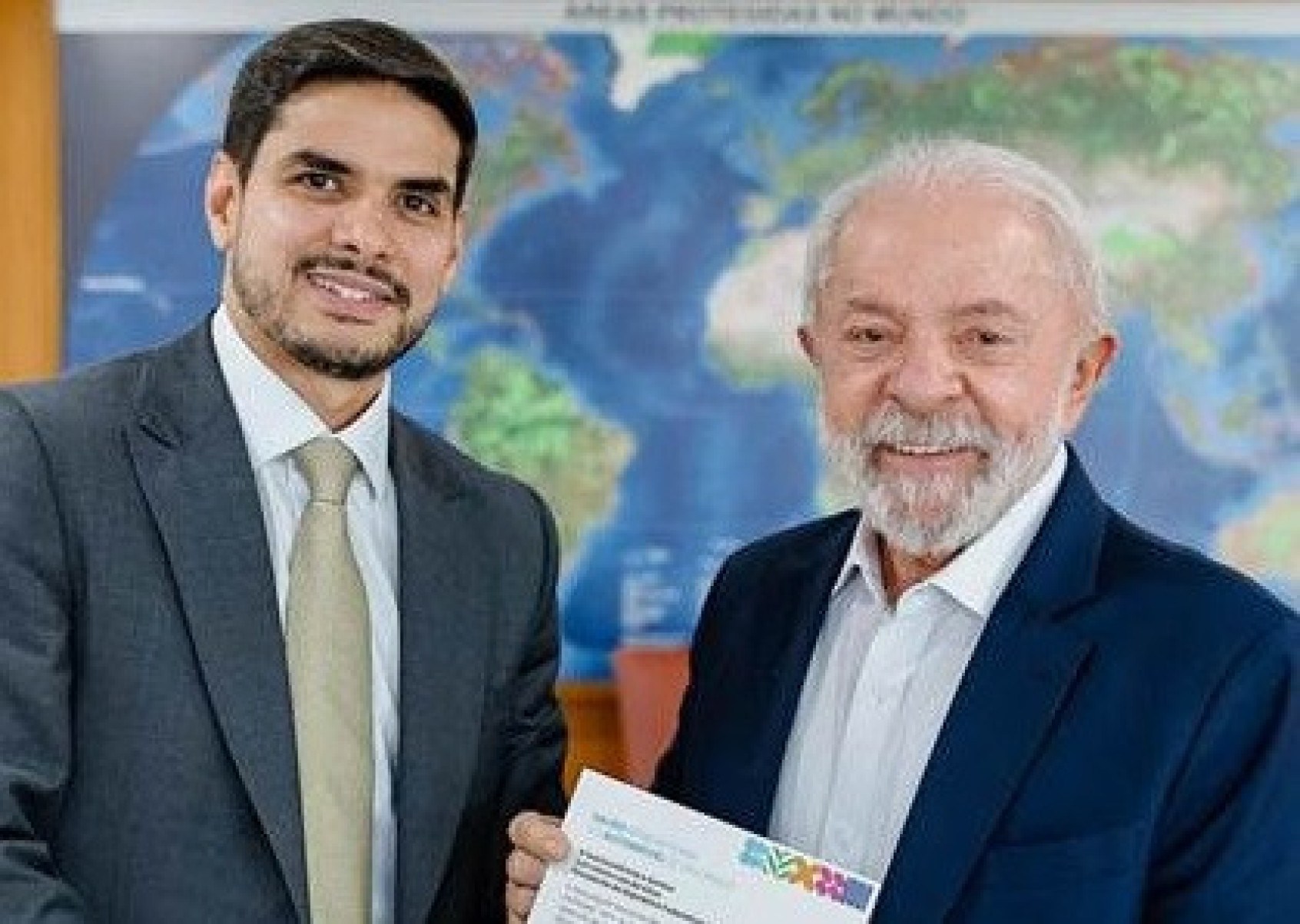 Lula ao lado do presidente da Anfavea