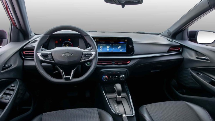 Interior do Chevrolet Onix RS é bem agradável