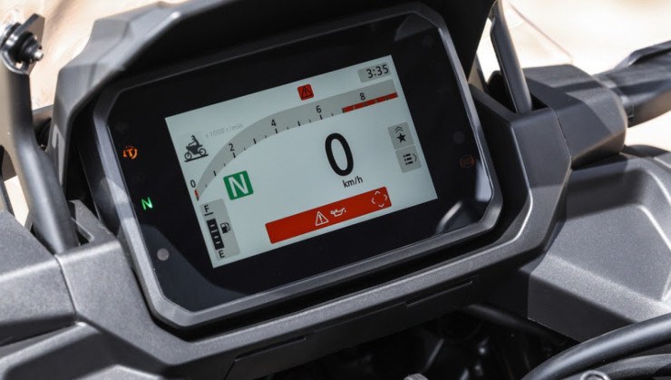 Novo painel TFT de 5", pode ser visível até nos dias mais ensolarados 