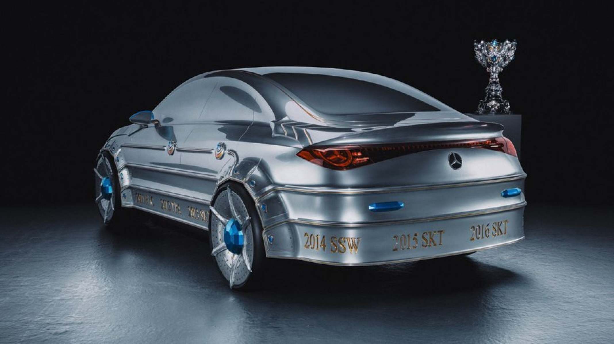 Mercedes-Benz CLA edição LoL