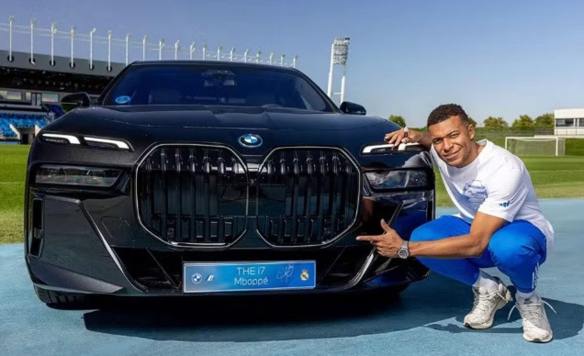Jogadores do Real Madrid foram presentados pela BMW com carros de luxo