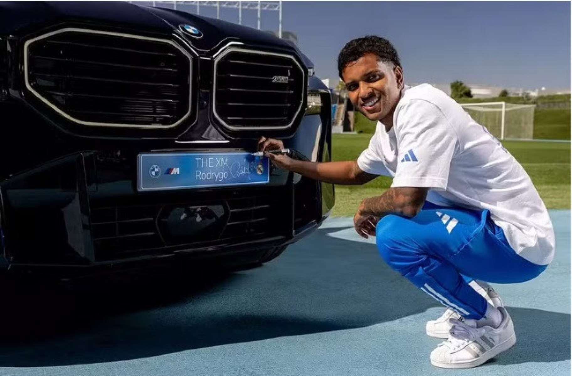 Jogadores do Real Madrid foram presentados pela BMW com carros de luxo