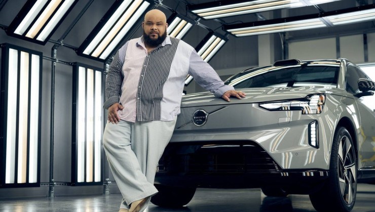 Volvo Cars e Sergio Hudson lançam, em parceria, coleção inspirada no SUV EX90  -  (crédito: Volvo/Divulgação)