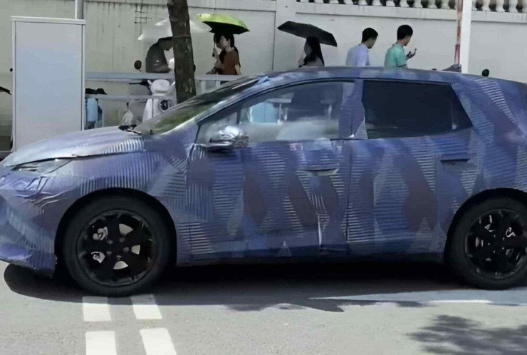BYD Dolphin é flagrado em testes na China