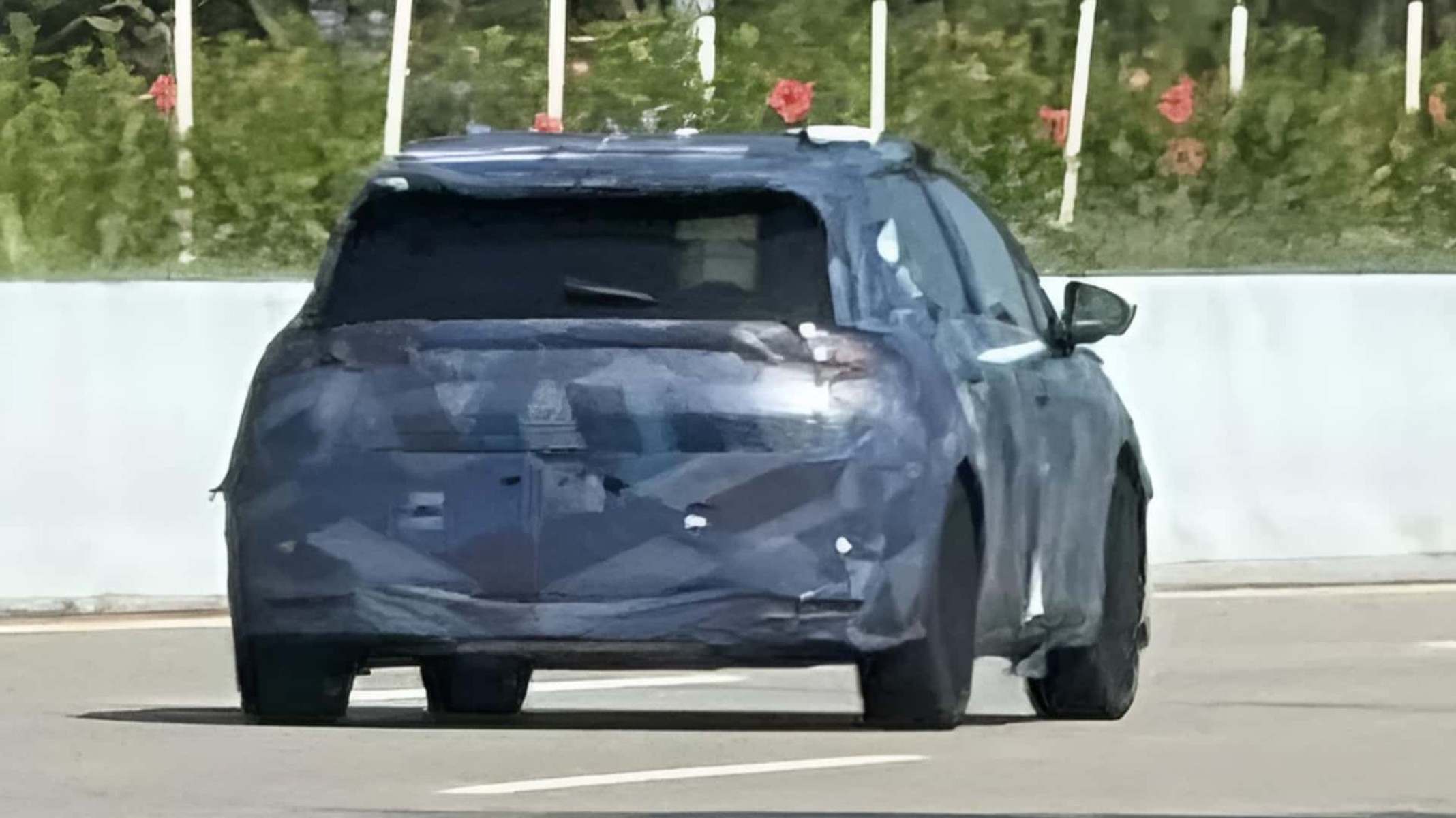 BYD Dolphin é flagrado em testes na China