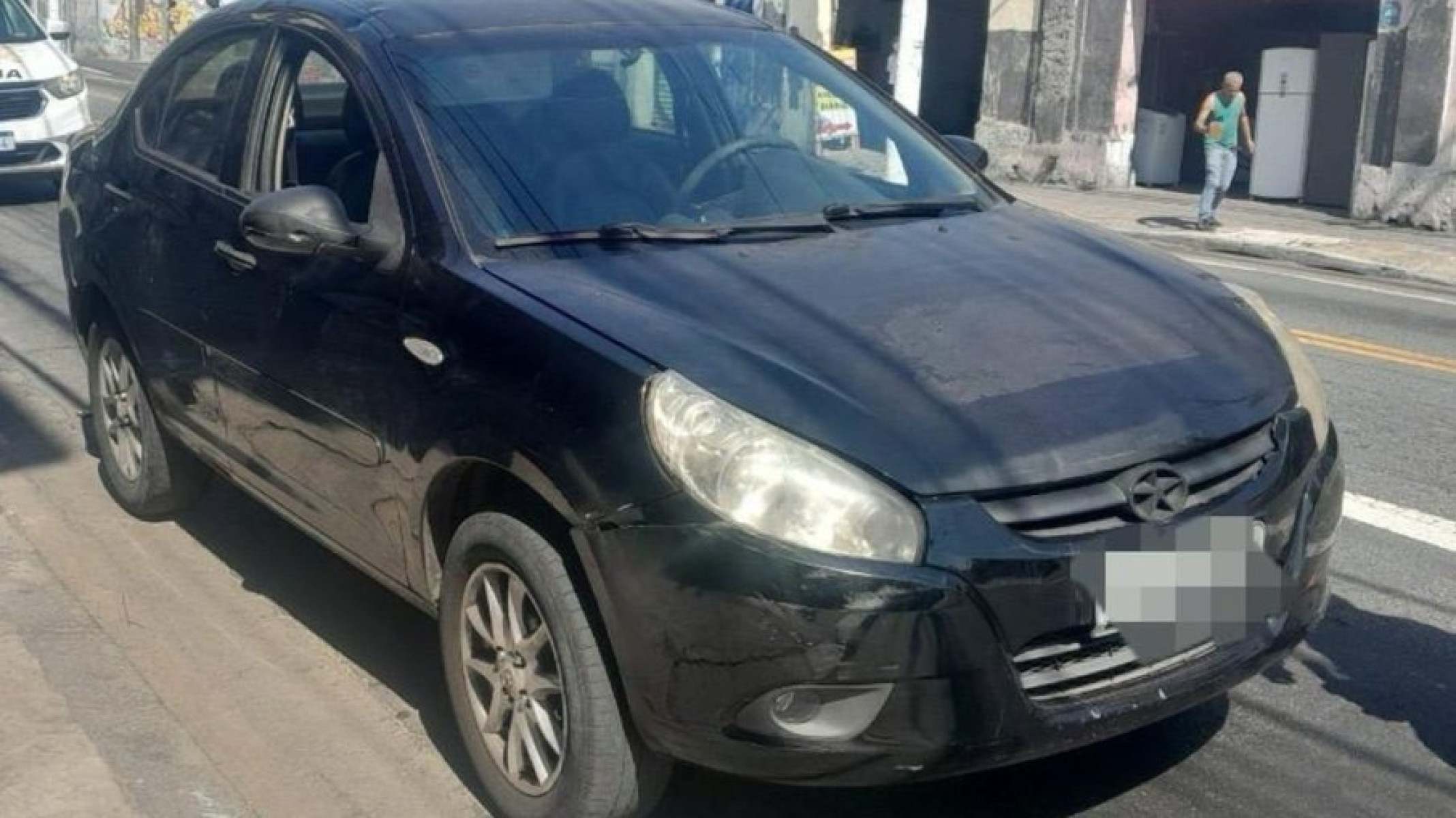 O carro circulava sem o licenciamento obrigatório