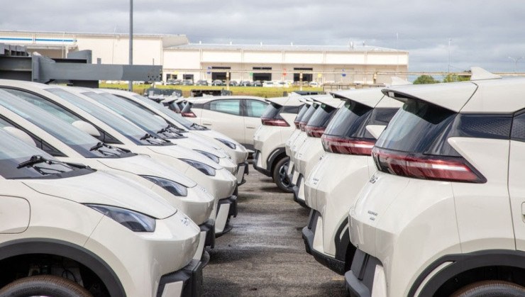 75 unidades do BYD Dolphin Mini em transporte para Brasília -  (crédito: Divulgação/BYD)