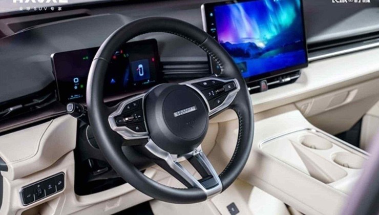 O interior também foi redesenhado, com um novo volante e novas telas