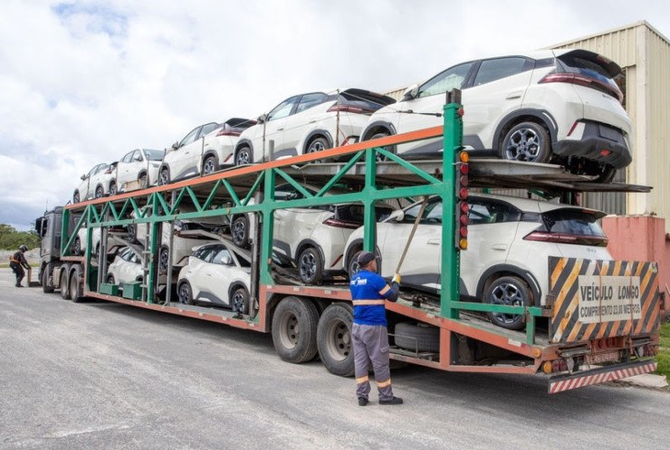 BYD faz primeiro carregamento de ve&iacute;culos montados na f&aacute;brica de Cama&ccedil;ari (BA)