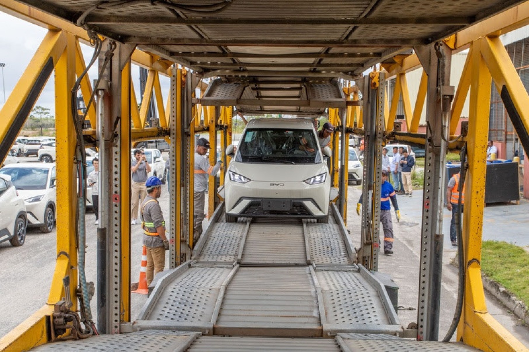 BYD faz 1º carregamento de carros montados em Camaçari (BA)