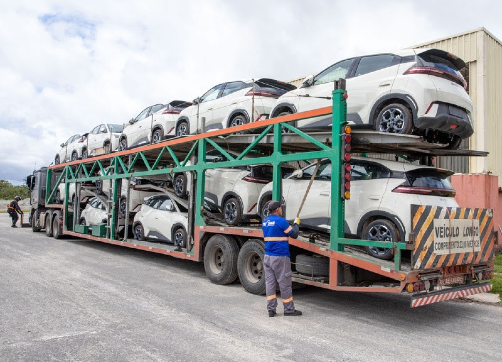 BYD faz primeiro carregamento de veículos montados na fábrica de Camaçari (BA)