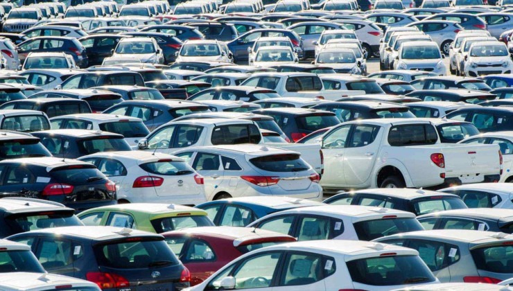 Comprar um carro usado pode ser um grande negócio, mas também esconde armadilhas -  (crédito: Créditos: depositphotos.com / Elnur_)