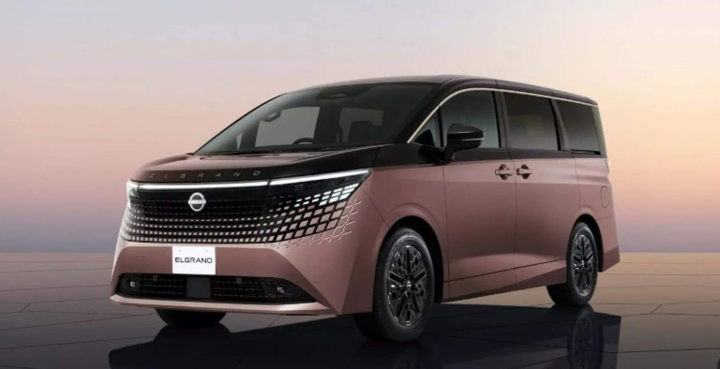 Novo Nissan Elgrand tem design futurista e sistema anti-enjoo