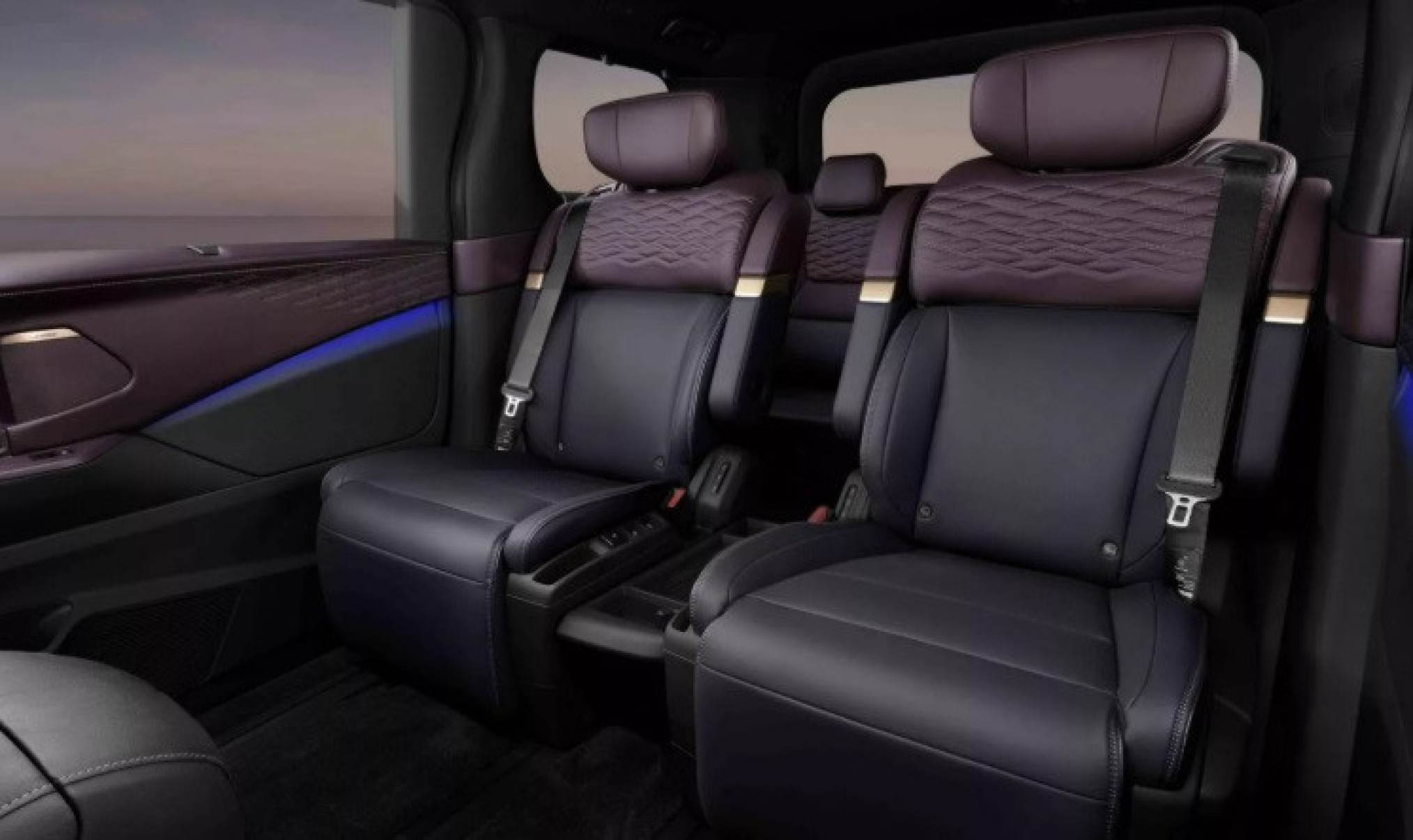 Novo Nissan Elgrand foi apresentado no Japão nesta quarta-feira (29)