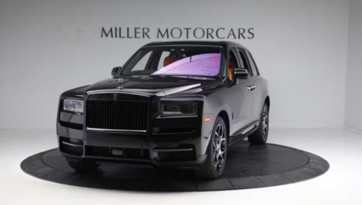 Rolls-Royce Cullinan Black Badge de frente -  (crédito: Divulgação/Rolls-Royce)