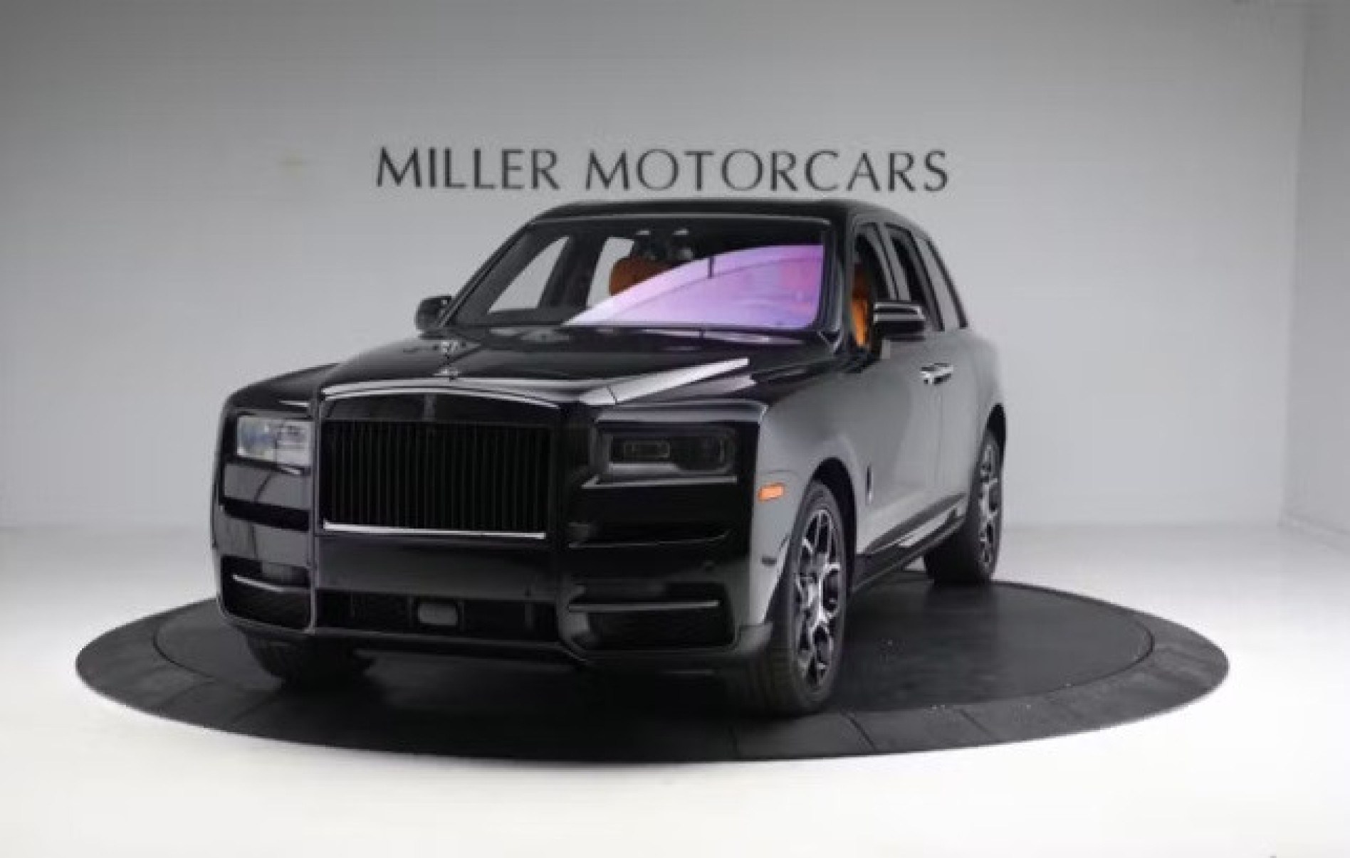 Conheça o SUV de R$ 7,6 milhões usado por Luan Santana em show