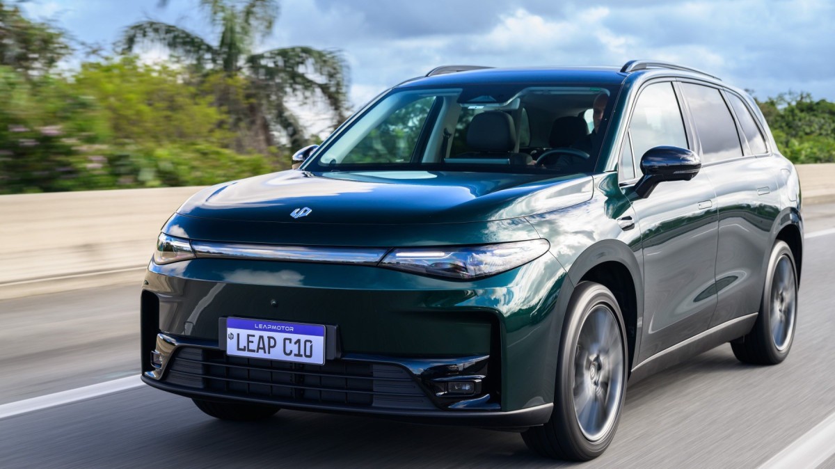 Na versão REEV, o C10 tem 215 cv de potência e 320 nm de torque.