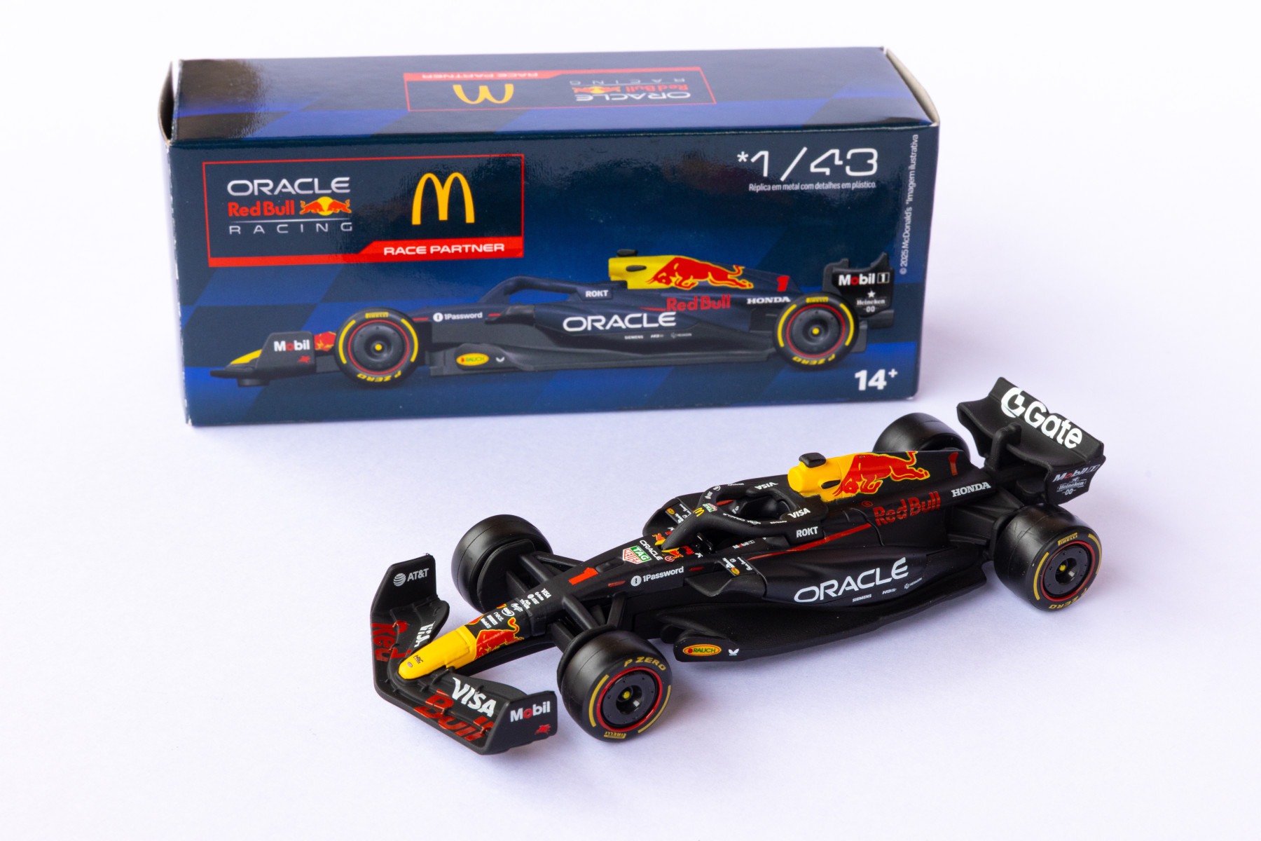 Miniatura colecion&aacute;vel do carro RB21