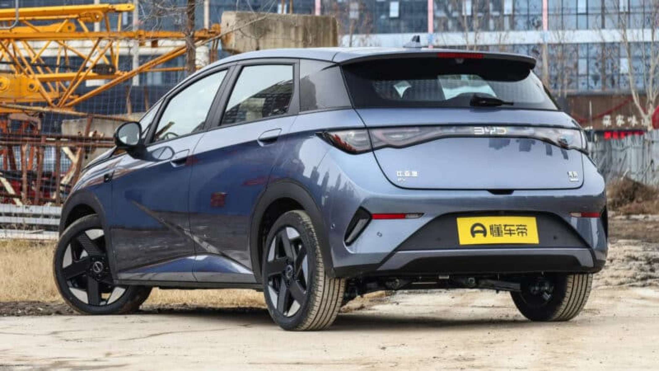 BYD Dolphin Reestilizado