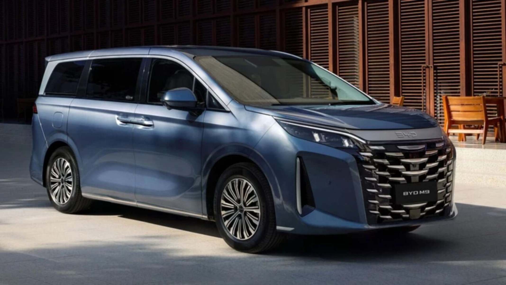 Grade dianteira do BYD M9 2026