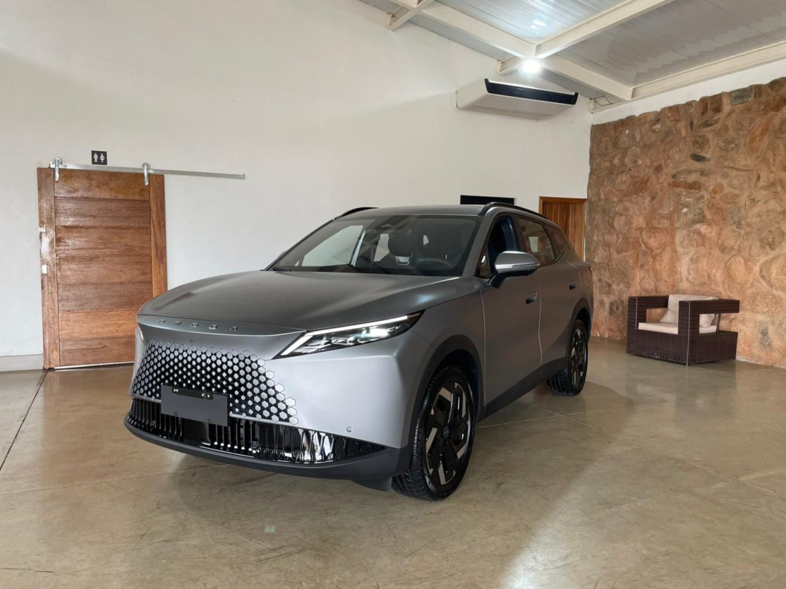 Omoda 7 estreia híbrido plug-in com vigor e sofisticação