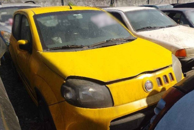 Fiat Uno amarelo vai a leil&atilde;o em Mau&aacute;