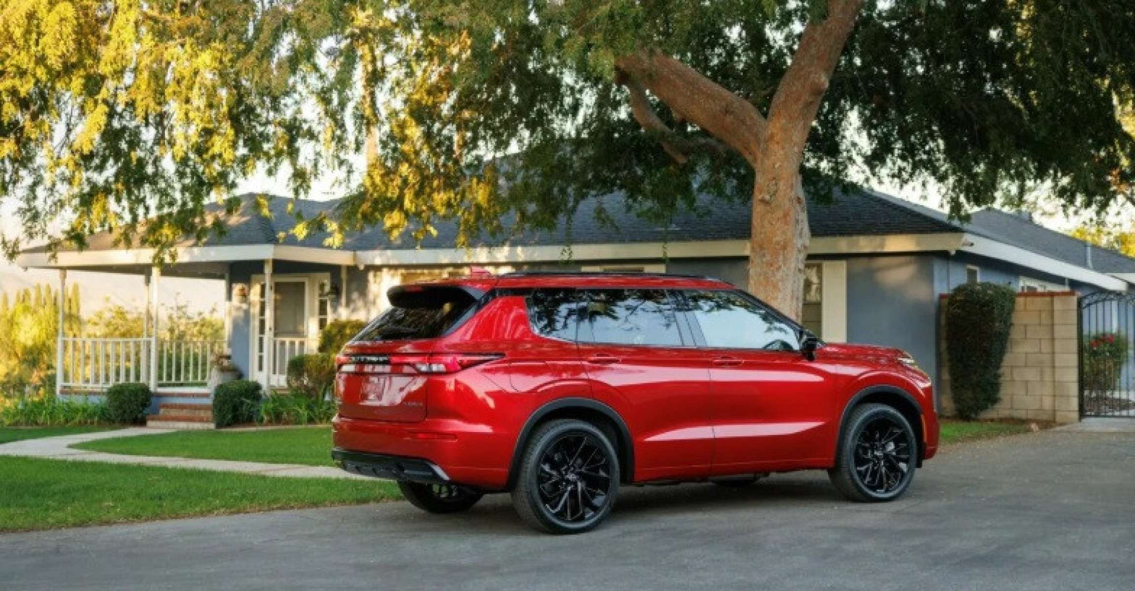 Nissan Rogue PHEV vermelho 