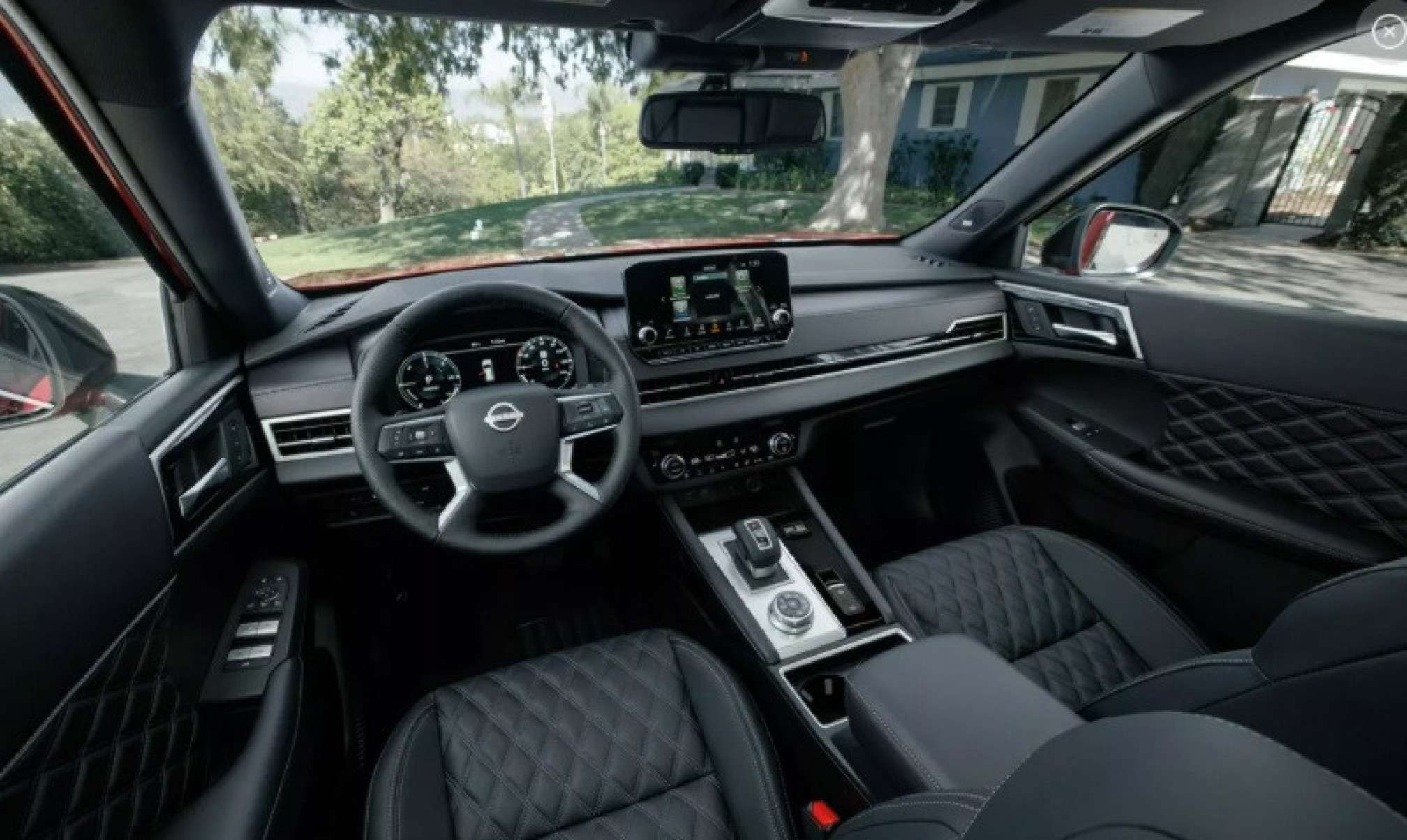 Nissan Rogue PHEV vermelho 