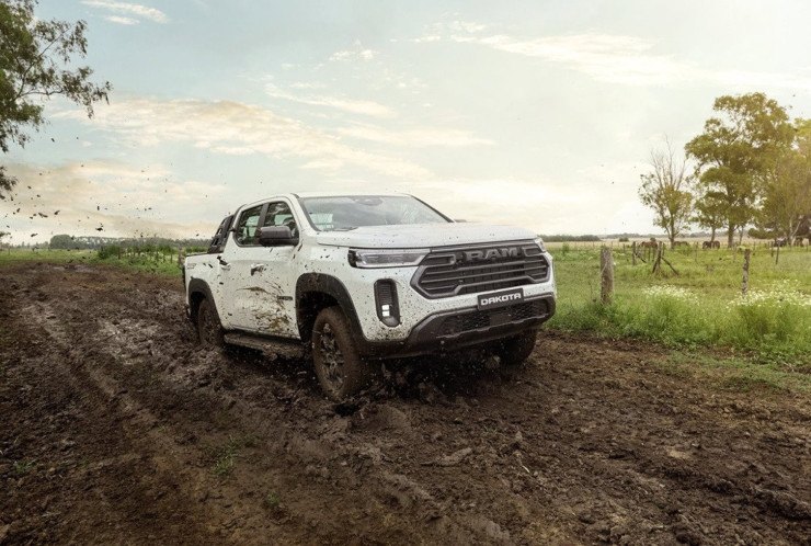 RAM Dakota Laramie roda bem em diferentes terrenos